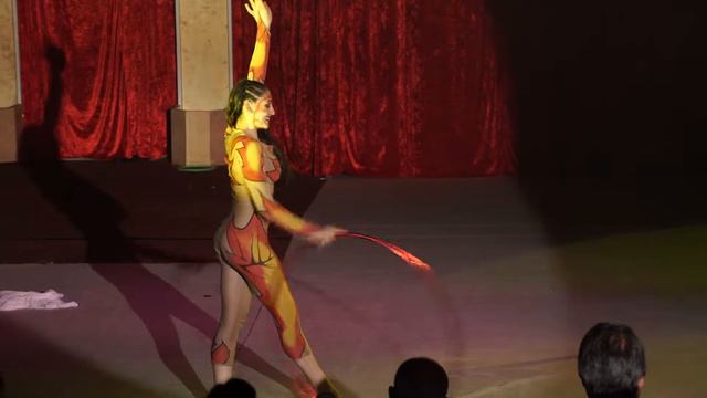 Katlin Quadrelli Hula Hoop смотреть онлайн