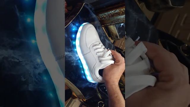 Светящиеся кеды c LED подсветкой, кроссовки со светящейся подошвой смотреть онлайн