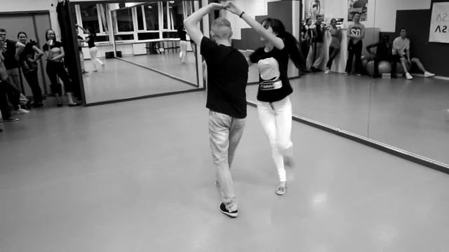 Сальса в Днепропетровске. Romario&Yanet from SALSATUSA (музыка М.Джексон) смотреть онлайн