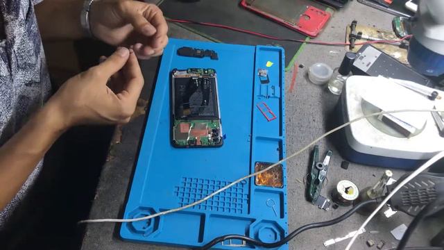 Galaxy A20s Ekran Almashtirish смотреть онлайн