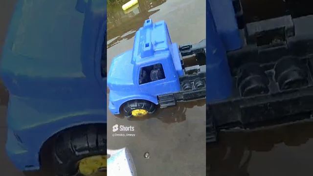 Машины Фура и грузовик поедут через озеро #Shorts #длядетей #детям #forkids #машинкиcars смотреть онлайн