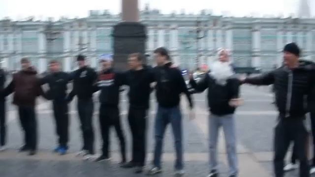 01.01.2014 Русская пробежка СПб. На Дворцовой. Приседания смотреть онлайн