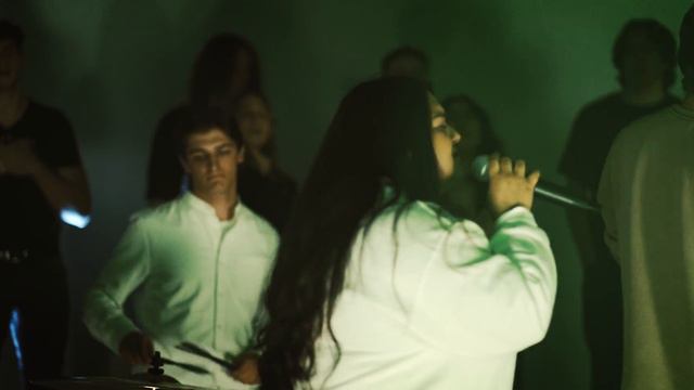 jireh + spontaneous | undignified (feat. Kristen Cruz + William Jackman II ) смотреть онлайн