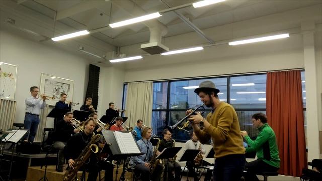 "Toisen Oma" UMO JAZZ ORCHESTRA & J.K.L смотреть онлайн