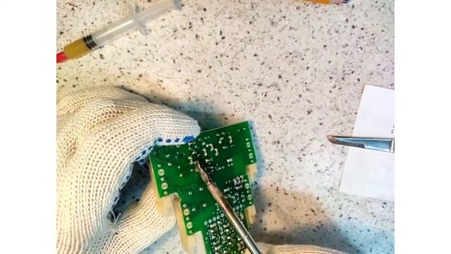 Диагностика и ремонт блока контроля термистора двигателя. Выпаивание 03 смотреть онлайн