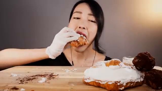 ASMR 생크림 뚱 크루아상? 딸기 요거트 크로와상 슈크림빵 디저트 빵 먹방 Whipped Cream Croissant Strawberry Dessert Bread MukBang