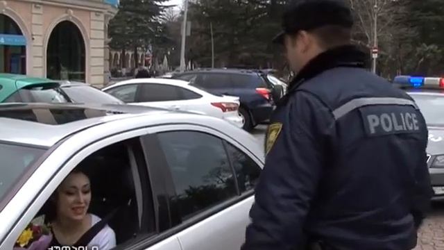პატრული ქალბატონებს 8 მარტს ულოცავს 2015 /полиция грузии поздравление 8 марта смотреть онлайн
