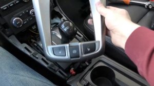 Снимаем нижнюю часть магнитолы Шевроле Каптива С140 / Магнитола Шевроле Каптива