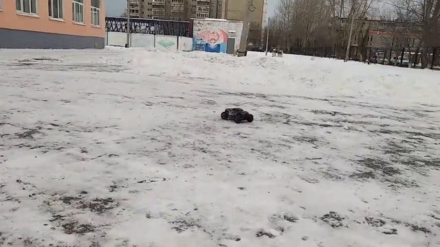 Катаем первый раз сток Remo Hobby Smax на минимальных расходах смотреть онлайн