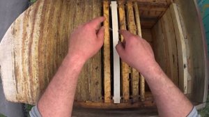 Куда ставить вощину пчелам? Установка вощини. Простое пчеловодство.