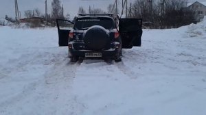 2 пары Pride solo v2 валят в штатных местах. Играет очень громко.