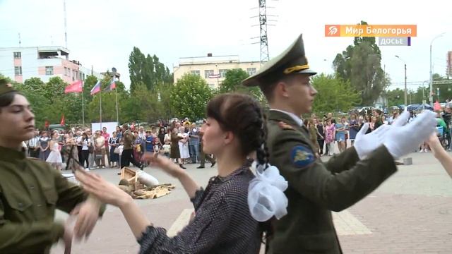 Бал Победы в этом году приедет и в Строитель смотреть онлайн