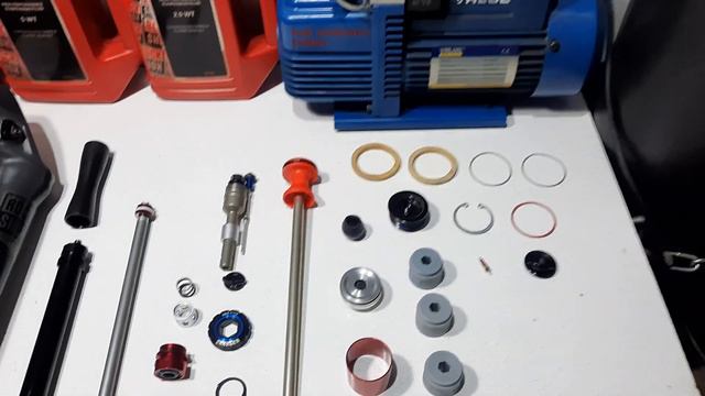Rock shox zeb ultimate Mantenimiento avanzado смотреть онлайн