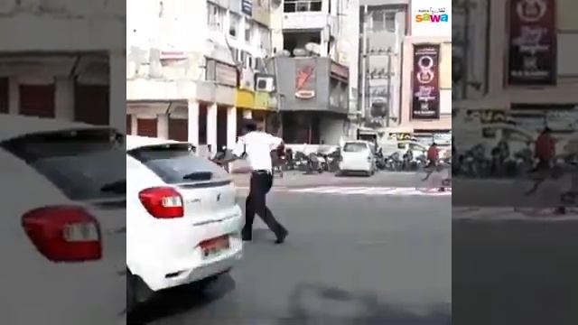Amazing Traffic Control by Dance Move смотреть онлайн