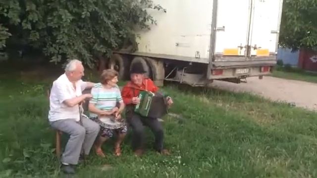 Вот так зажигают бабушка Анастасия и дедушка Григорий в свои 90 лет смотреть онлайн