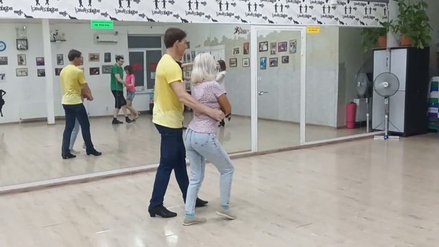 Мега-Хастл Школа парных танцев Ростов-на-Дону И мой третий урок.???????https://vk.com/hustle_rostov смотреть онлайн