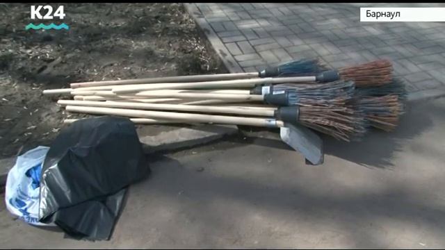 Глава города Сергей Дугин проверил, как проходит субботник в Барнауле смотреть онлайн