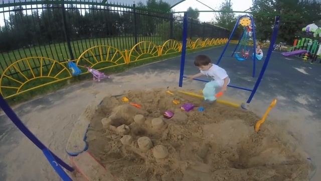 Детская площадка, горки, качели, песочница смотреть онлайн