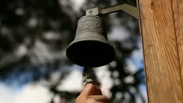 Звонок в колокол (Клип)