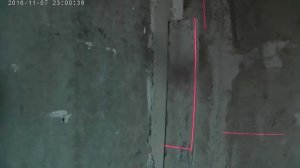 Угол 90°. Выставляем с помощью лазерного уровня угол 90 ° .