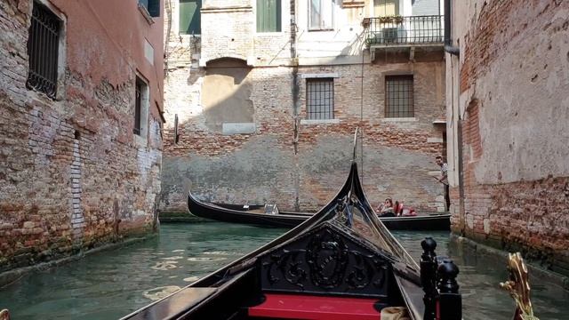 Венеция-прогулка на гондоле по каналам.Venice - a gondola ride through the canals. смотреть онлайн