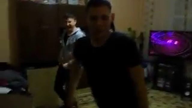Чуть чуть побесились на НГ смотреть онлайн