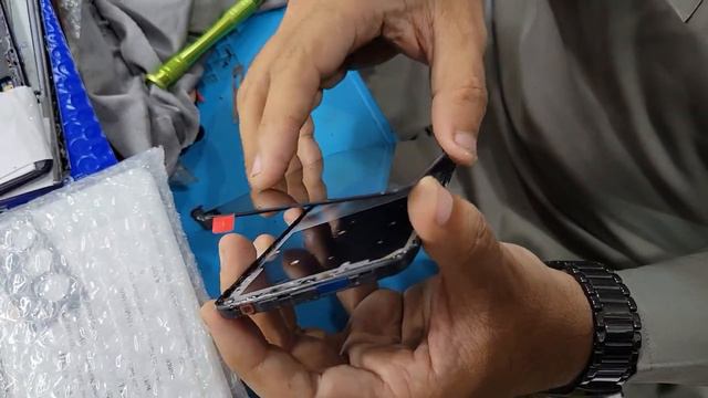 Замена экрана Repair Your Destroyed OLD Oppo Phone with an LCD Combo Replacement смотреть онлайн