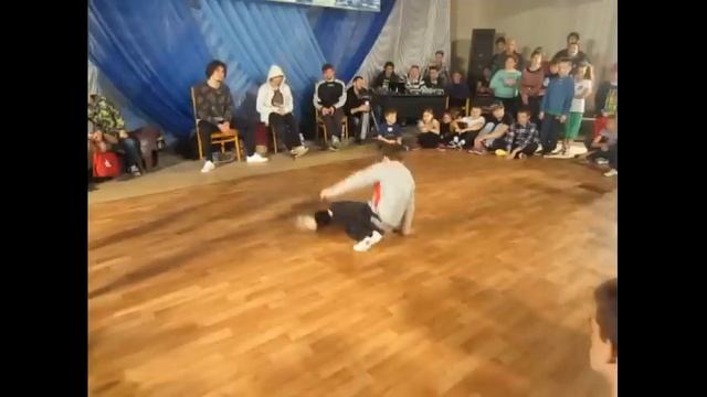 Влад & Андрей (Shaman king Волгодонск) vs Слава & Стена (Chelle people СМК) - CHELLE PEOPLE 8 смотреть онлайн