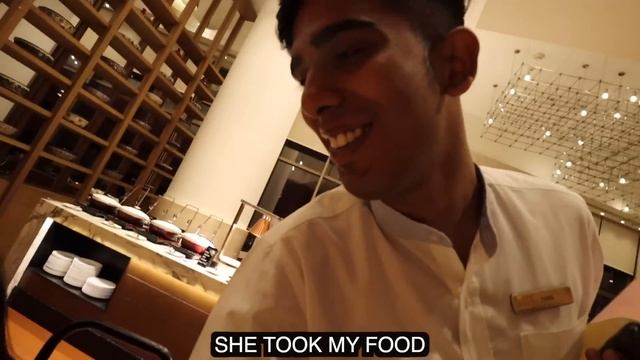 HOW TO EAT AT 5 STAR HOTEL FOR FREE!!! (BEST HACK) смотреть онлайн