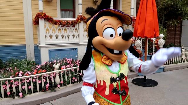 🎃 Halloween Disney characters meet at Disneyland Paris смотреть онлайн