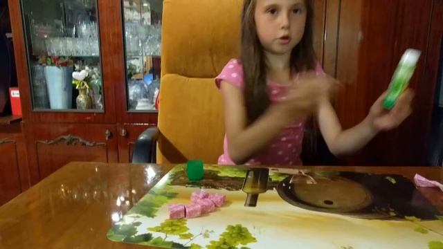 Школьные принадлежности.Прикол съедобный клей карандаш. смотреть онлайн