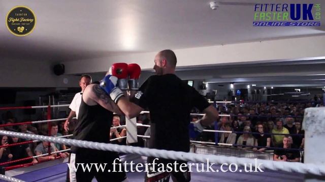 White Collar Boxing - Girts Mucins VS Richard Tranter Highlights смотреть онлайн