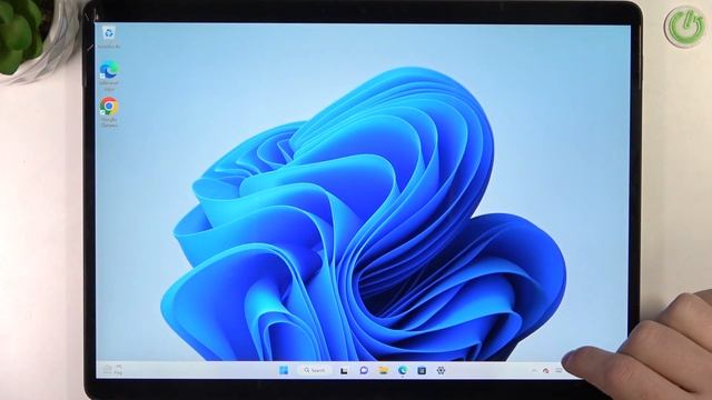 Microsoft Surface Pro 8 - How To Activate On Screen Keyboard смотреть онлайн