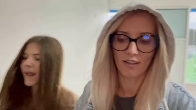 ВЛОГ. Идём к врачу. Кира бреется. Решила сделать брови Адидас. Не учите жизни…. смотреть онлайн