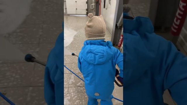 Сын много раз просил «пап, может заедем, помоем?? Случай на автомойке.?✊ #лихацкий смотреть онлайн