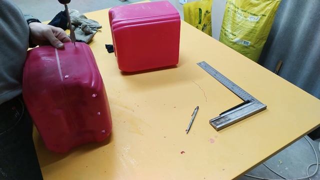 Как из пластиковой канистры сделать вазон для растений, своими руками.