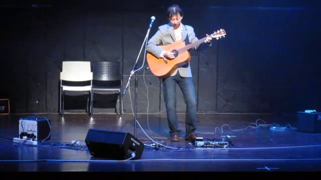 Khun Boonchob - Bat eats banana смотреть онлайн