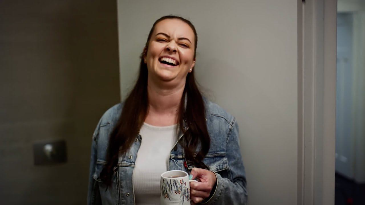 Когда гости не хотят уходить смотреть онлайн