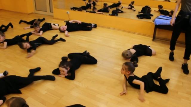 Видео-урок (II-семестр: май 2017г.) - филиал Восточный, группа 4-6 лет, Детская Шоу-хореография смотреть онлайн