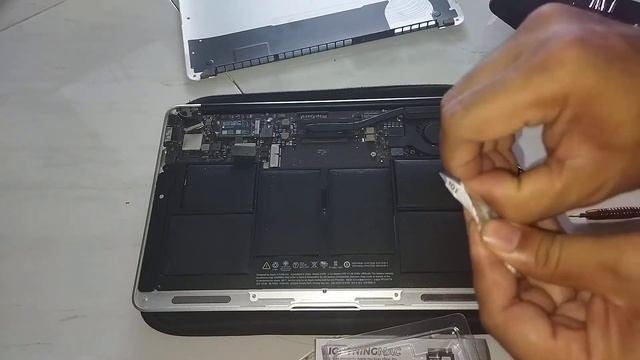 Replacing the the old SSD with a new 512 GB смотреть онлайн