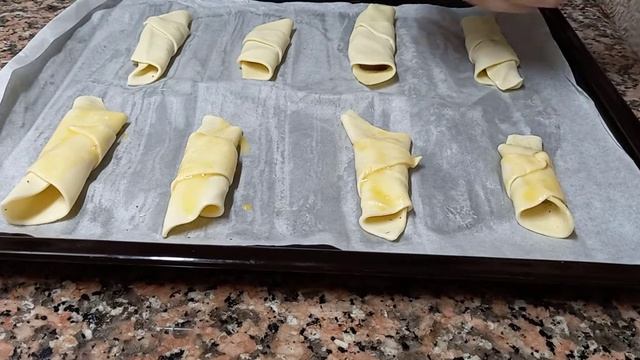 Круассаны из готового слоеного теста с шоколадом! Вкуснейшие! смотреть онлайн