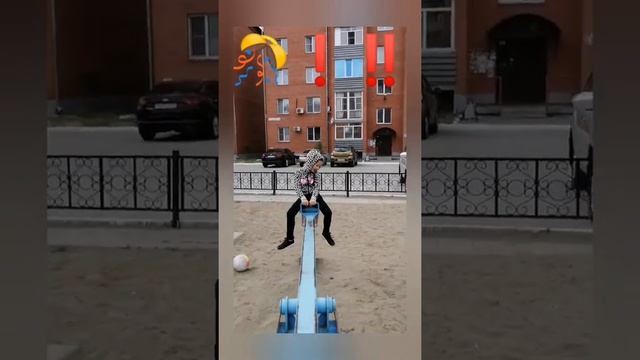 Гуляем на площадке... смотреть онлайн