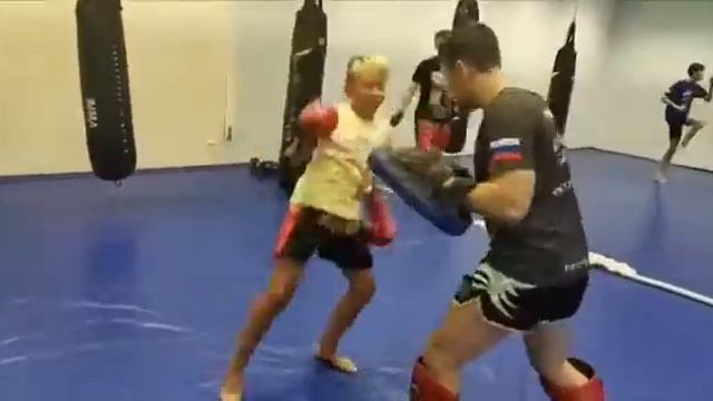Возраст в тайском боксе - это просто цифра ! Читай описание под видео! ? смотреть онлайн