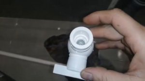 Полипропиленовый кран пропускает воду