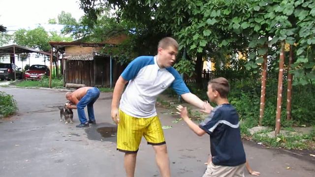 Гопники напали смотреть онлайн