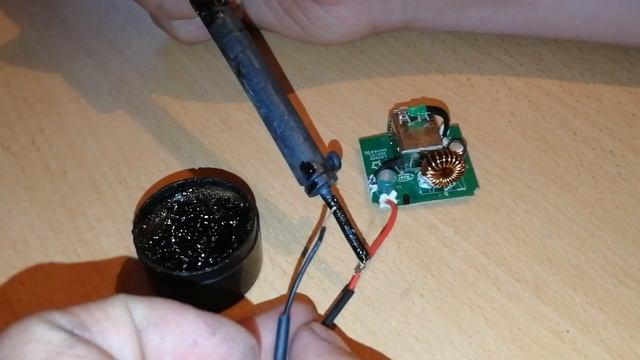 КАК ЗАРЯДИТЬ ТЕЛЕФОН БАТАРЕЙКОЙ КРОНА смотреть онлайн