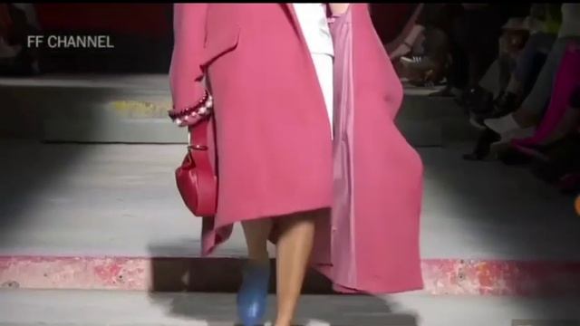 HAILEY BIEBER | RUNWAY COLLECTION