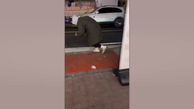 САМЫЕ НЕЛЕПЫЕ МОМЕНТЫ, СНЯТЫЕ НА КАМЕРУ(2) смотреть онлайн