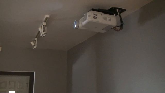 URC MX-3000 NEC projector & 120" Motorized Da-lite projector screen recessed ceiling inastallation. смотреть онлайн