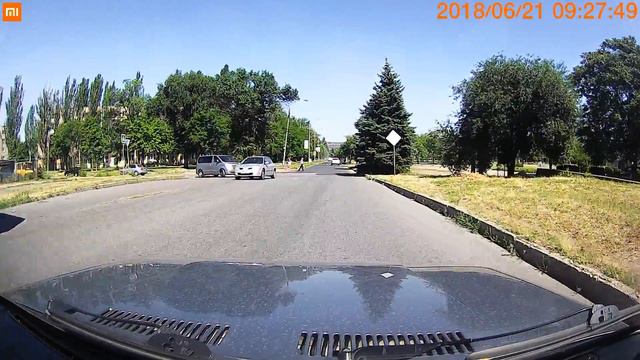 Пешеходного перехода нет,но он как бы есть.. смотреть онлайн